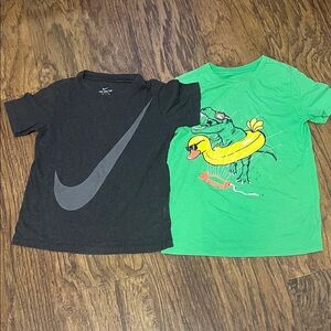 Nike Kids Black and cat & Jack Green Short Sleeve Tees boys small size approxima